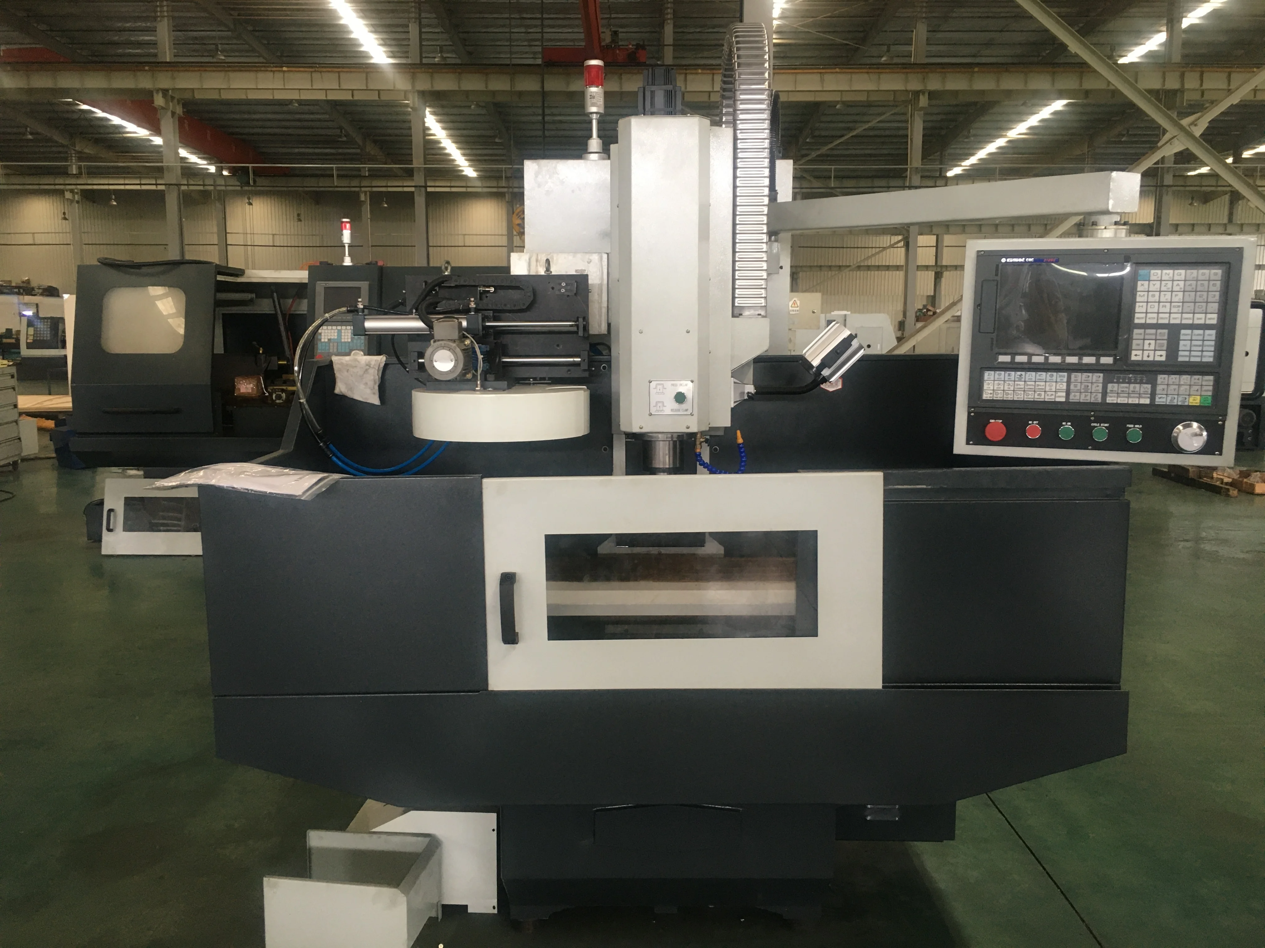 VMC24L CNC Vertical Milling Machining  Machine Center