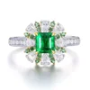 Anillo de diamantes con esmeralda natural