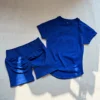 T-shirt blu + pantaloncini