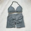 Gris oscuro
