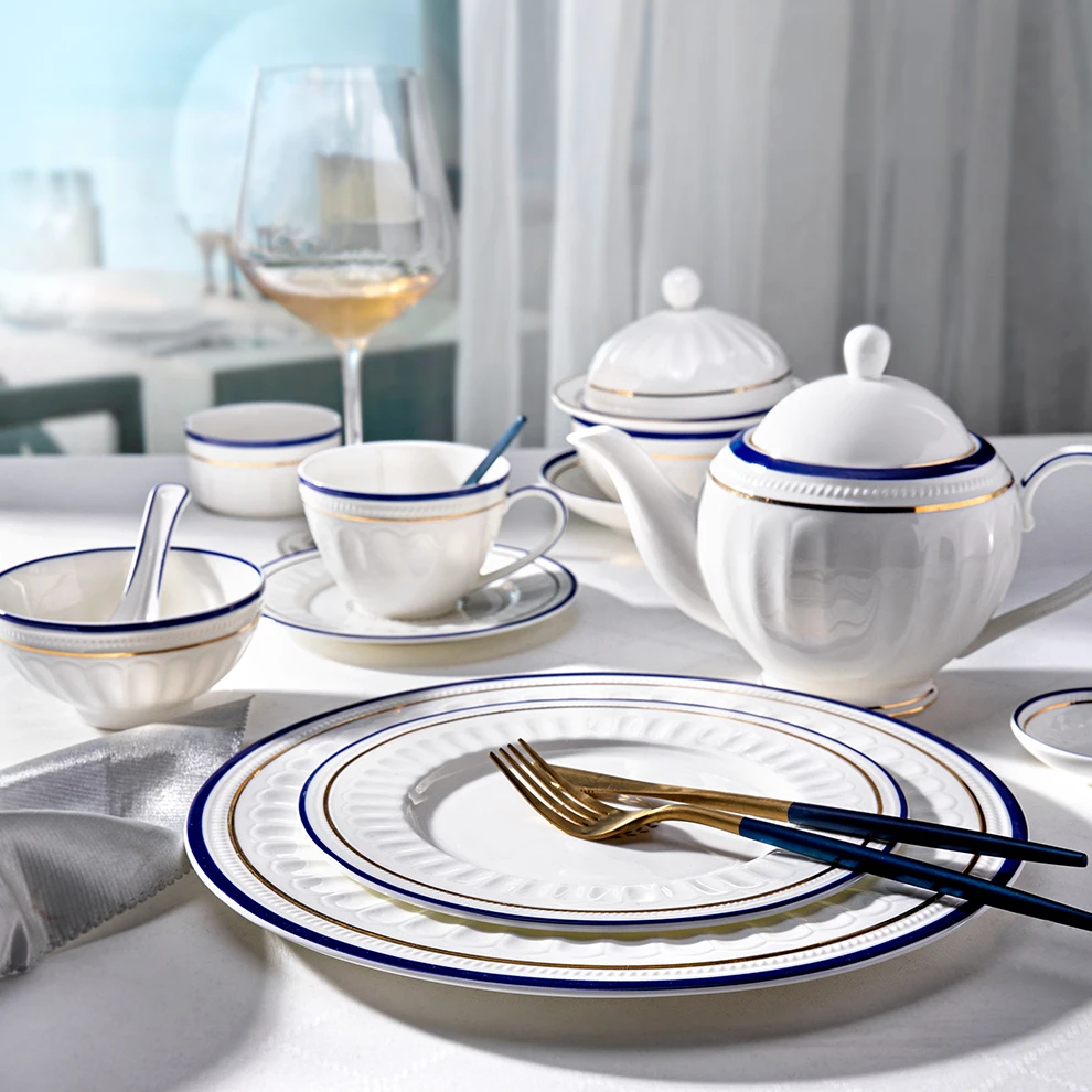 Luxuriöses Europäisches Keramik Portugiesisches Geschirr Vaisselle Porcelaine Geprägtes Blumenmuster Blau-weiß Feines Polnisches Bone China Tafelservice