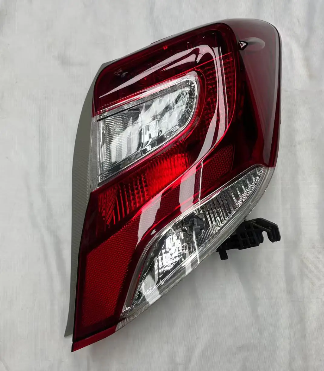 FOR Toyota Vitz KSP130 NSP130 2014 2015 2016 2017 Tail Light 81550
