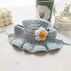 Chapeau fleuri bleu [oreilles exposées]
