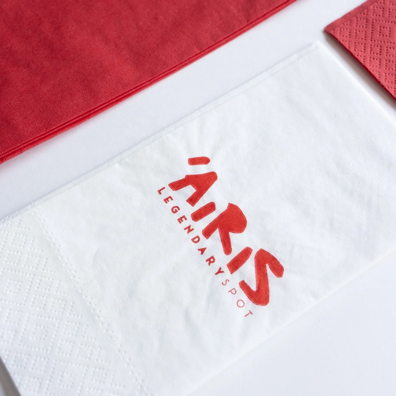 Custom Logo Printed Serviettes Hotel Cocktail Beverage Lunch Restaurants Printed Tissue Paper Napkins Custom Paper Cup Printing