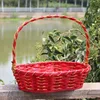 (Panier rouge avec sac et ruban)