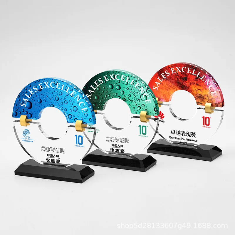 Petit Pont Cristal Nouveau Design Logo personnalisé Forme Ronde Trophée en Verre Cristal K9 pour Événements d'Entreprise et Reconnaissance des Employés