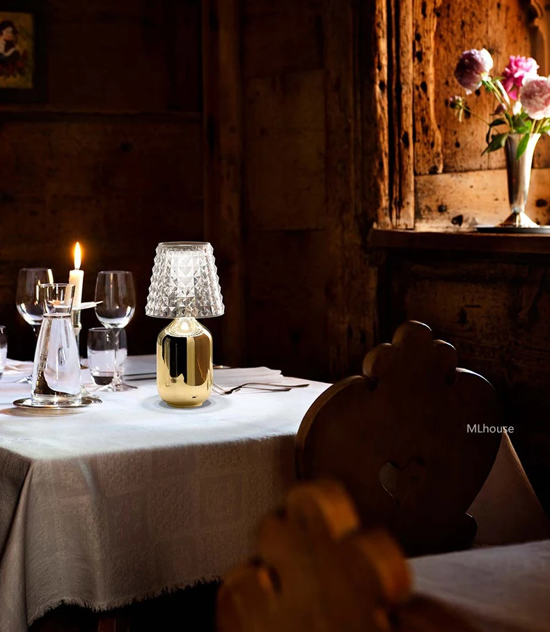 Современный стол Роскошный Гостиничный перезаряжаемый обеденный стол Светодиодная подсветка