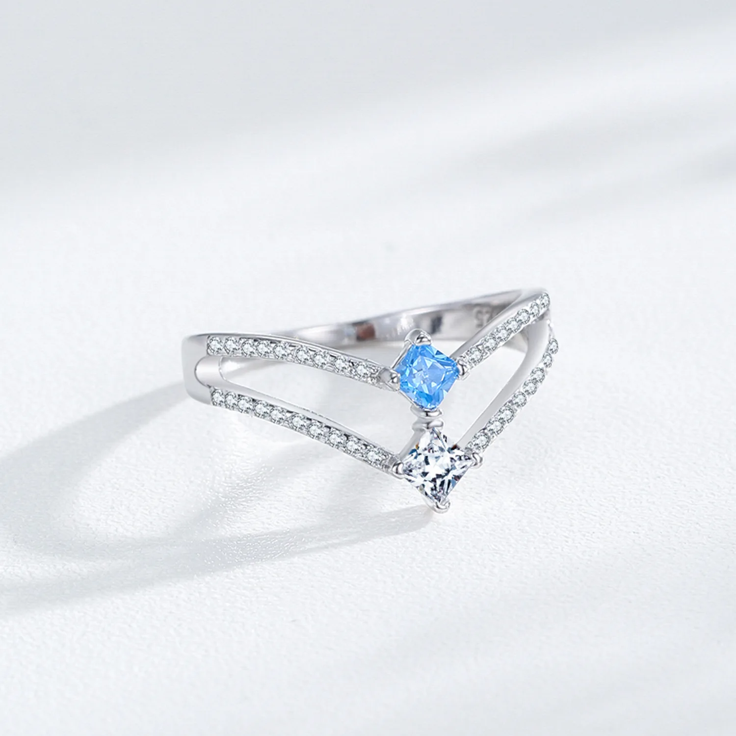 925 Sterling Silver V-Shape Crown Ring Fashionable Double  display picture 1
