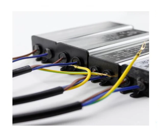 RICAMBIO LED DRIVER 10W 20W 30W 50W PER FARO A LED CORRENTE CONTINUA ALLUMINIO RICAMBIO LED DRIVER 10W 20W 30W 50W PER FARO A LED CORRENTE CONTINUA ALLUMINIO