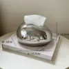 Caja de pañuelos con forma de guijarro.------plata