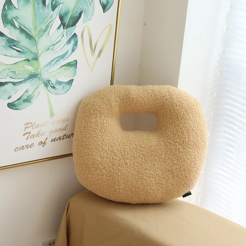 European Geometry Cashew Nut Plush Throw Pillow Knitted Special-Shaped Twist Knot Cloud Cushion for Room Decorative Sampling details