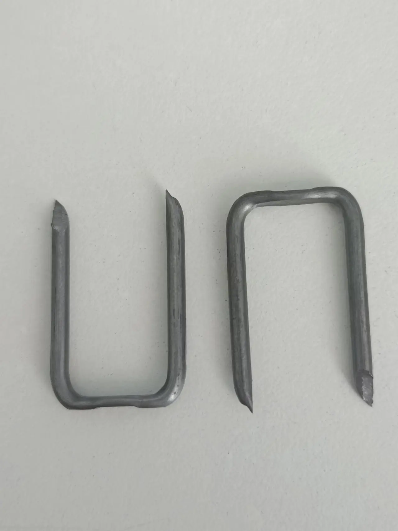 1/2"w And 1"l Carbon Steel Nail Silver Safety Cable Staples With Sharp