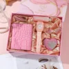 Reloj cuadrado rosa (roble)