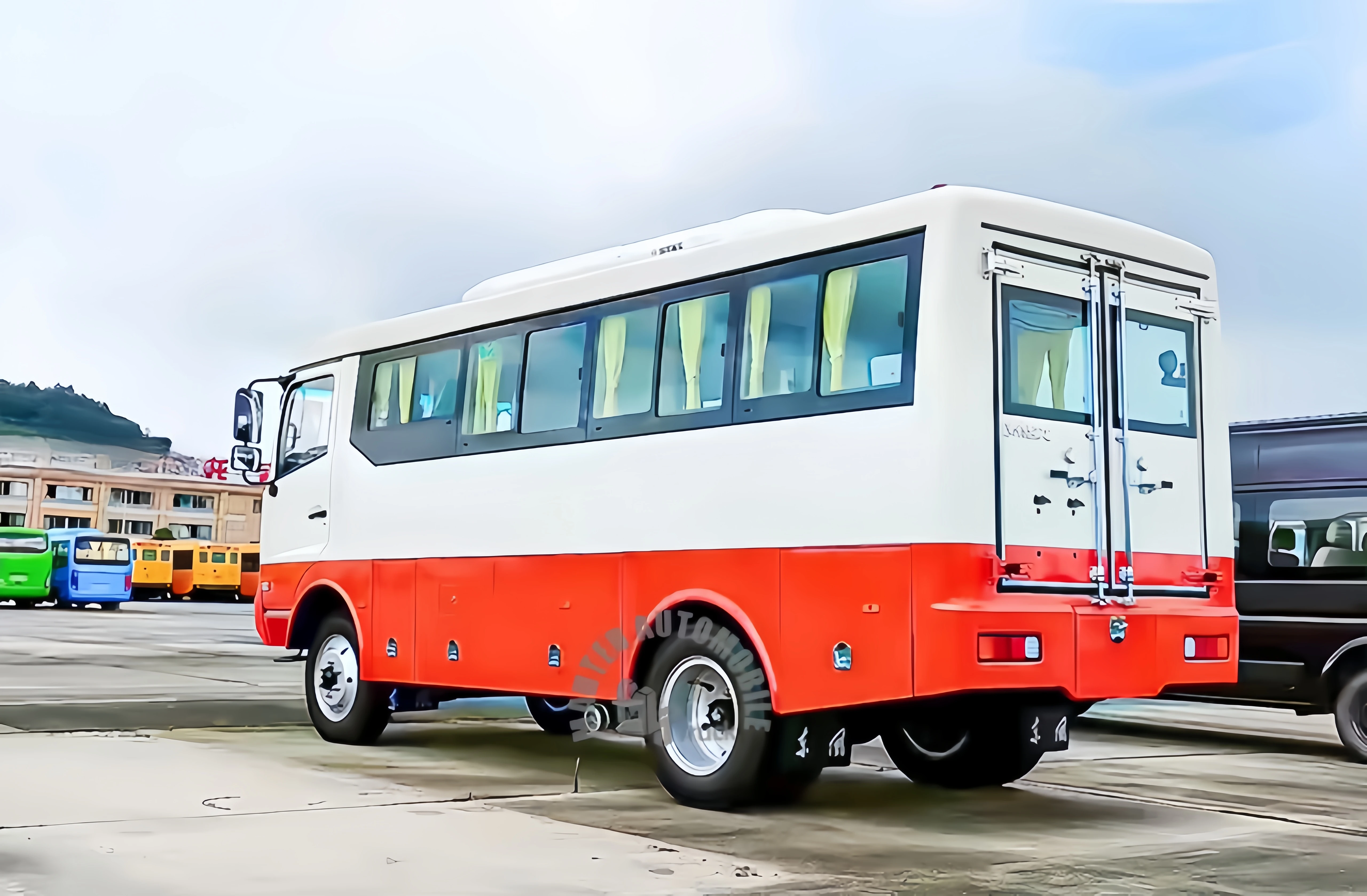 Customized 4X4 6X6 All Wheel Drive Off Road Coach Bus 10 16 23 Seats Luxury AC Desert Coaster Bus