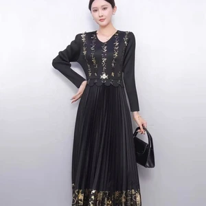 European and American Fashion Plus Size Casual Ladies' Floor-Length Pleated Dresses-High-end and Elegant Polyester