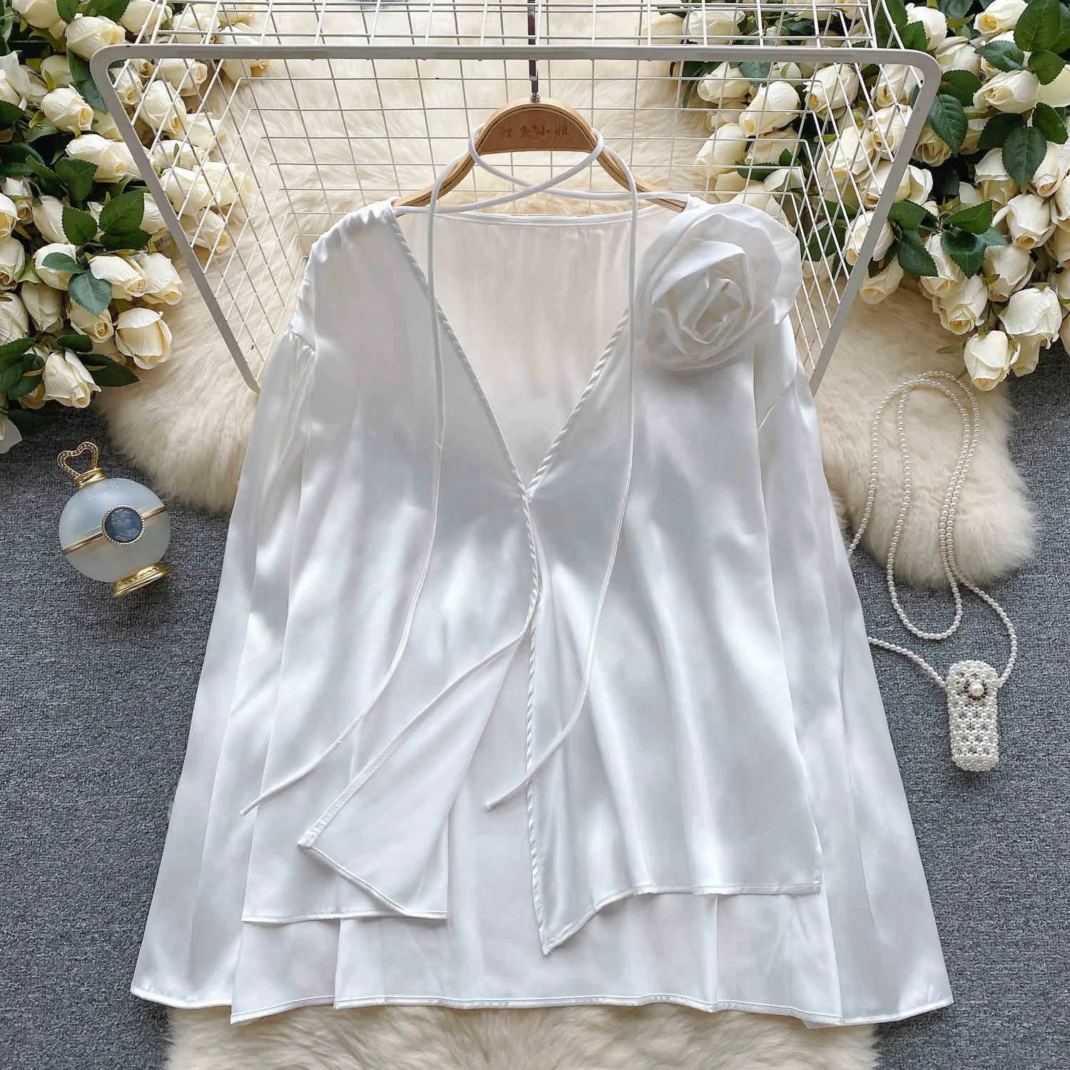 Blusa de Satén para Mujer, Estilo Otoñal, Cuello en V, Diseño Holgado con  Flores 3D, Top Súper Femenino, Camisas Elegantes Vintage con Estampado