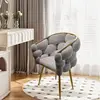 Gris oscuro