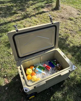 65QT  plastic cooler box with pull rod and big  wheels   ice cooler box