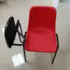 Sedia da formazione rossa per aula con piccolo cuscino