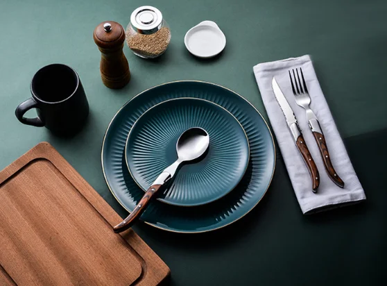 Italian stainless steel flatware western restaurant silverware set dinner fork spoon wooden handle steak knife 18