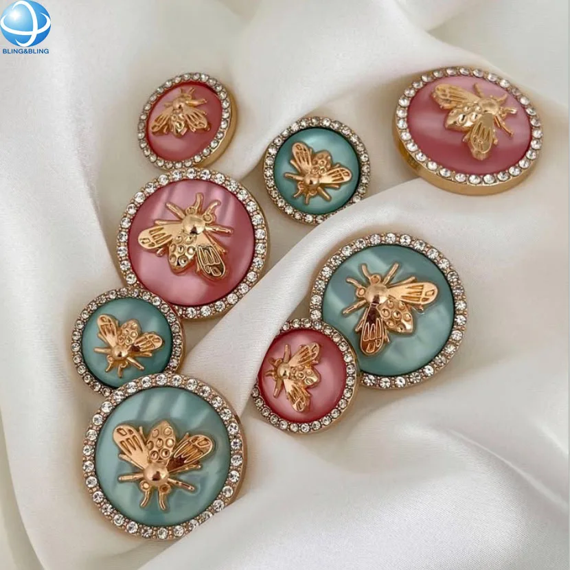 Set 5 boutons en corne médiévale