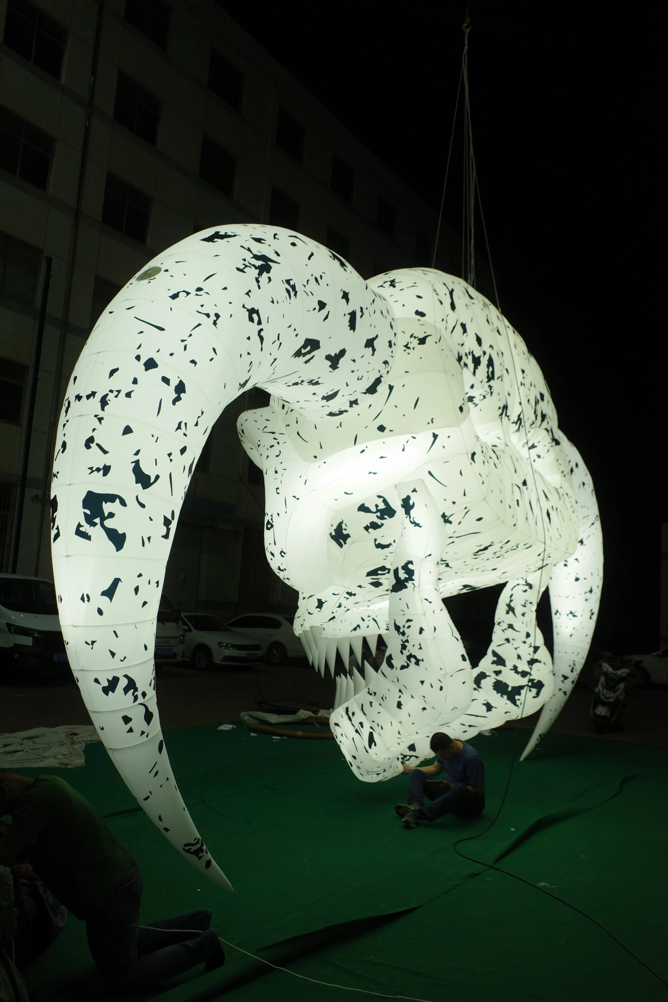 Giant Illuminated Inflatable Horned Skull Arch for Halloween, Durable LED Advertising Inflatable