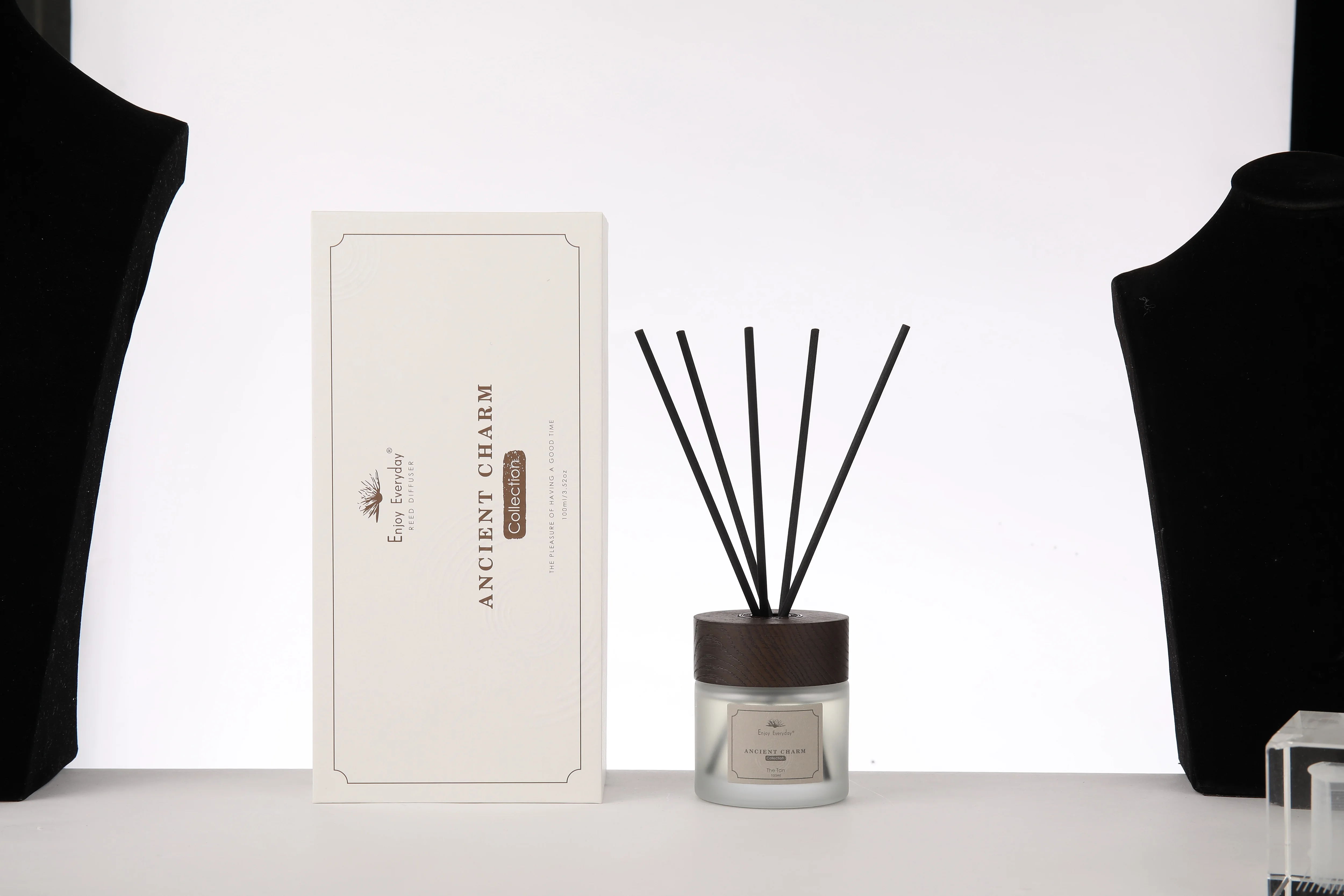 product high end luxury custom labels strong long fragrant aromatherapy reed diffuser glass bottle diffuser-0