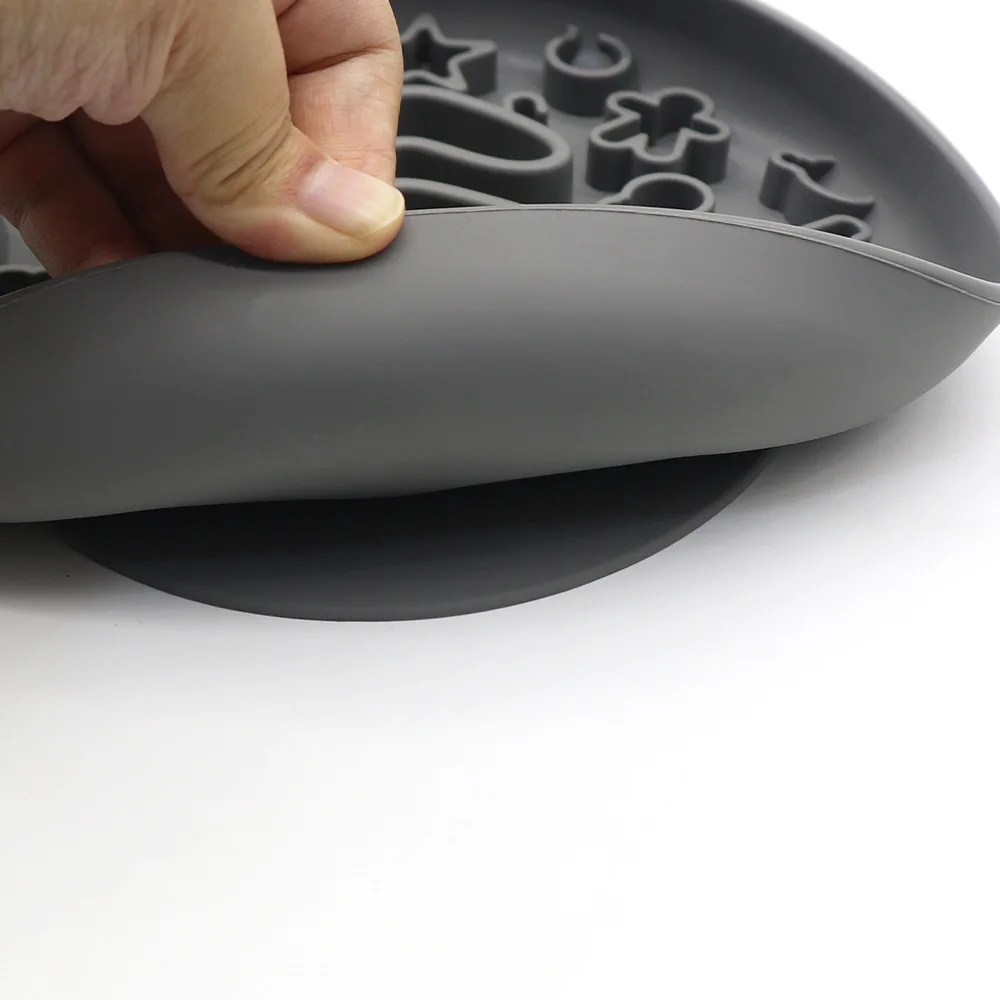 Christmas Dog Slow Food Bowl Food Grade Silicone Anti-Tipping Licking Pet Bowl with Suction Cup Easy Feed Pet Bowls & Feeders supplier