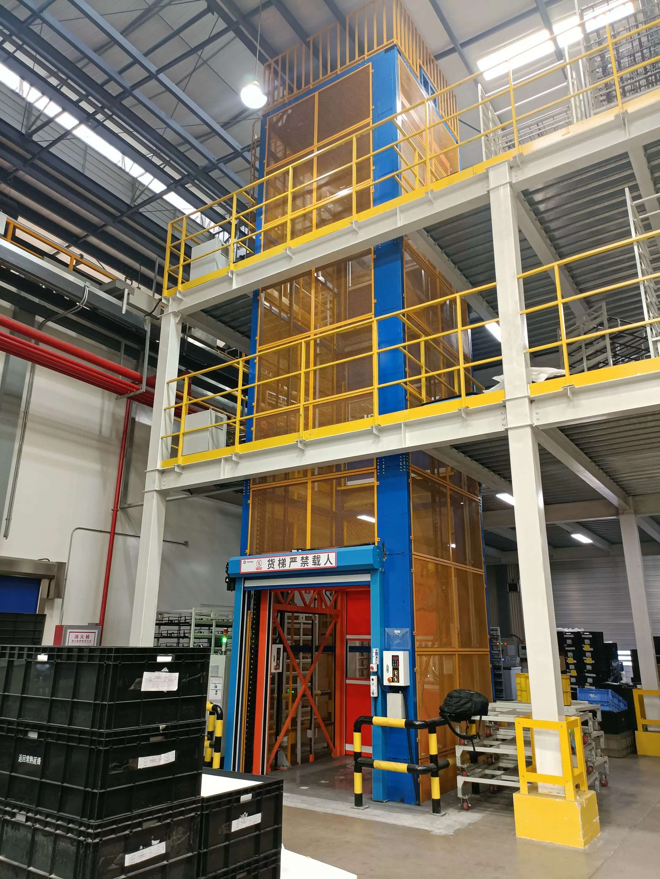 Custom Reciprocating Hoist Tipping Bucket Loading Assembly Line