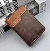 Marrón oscuro