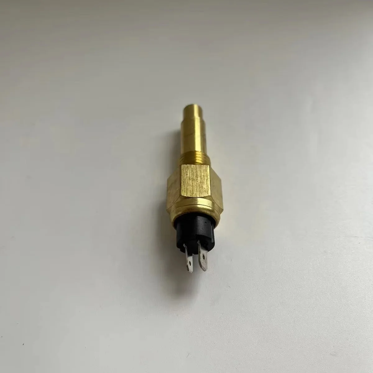 First Class Deutz 01179305 0117 9305 Temper Transmitter Temperature Sensor 1011 2011 Engine