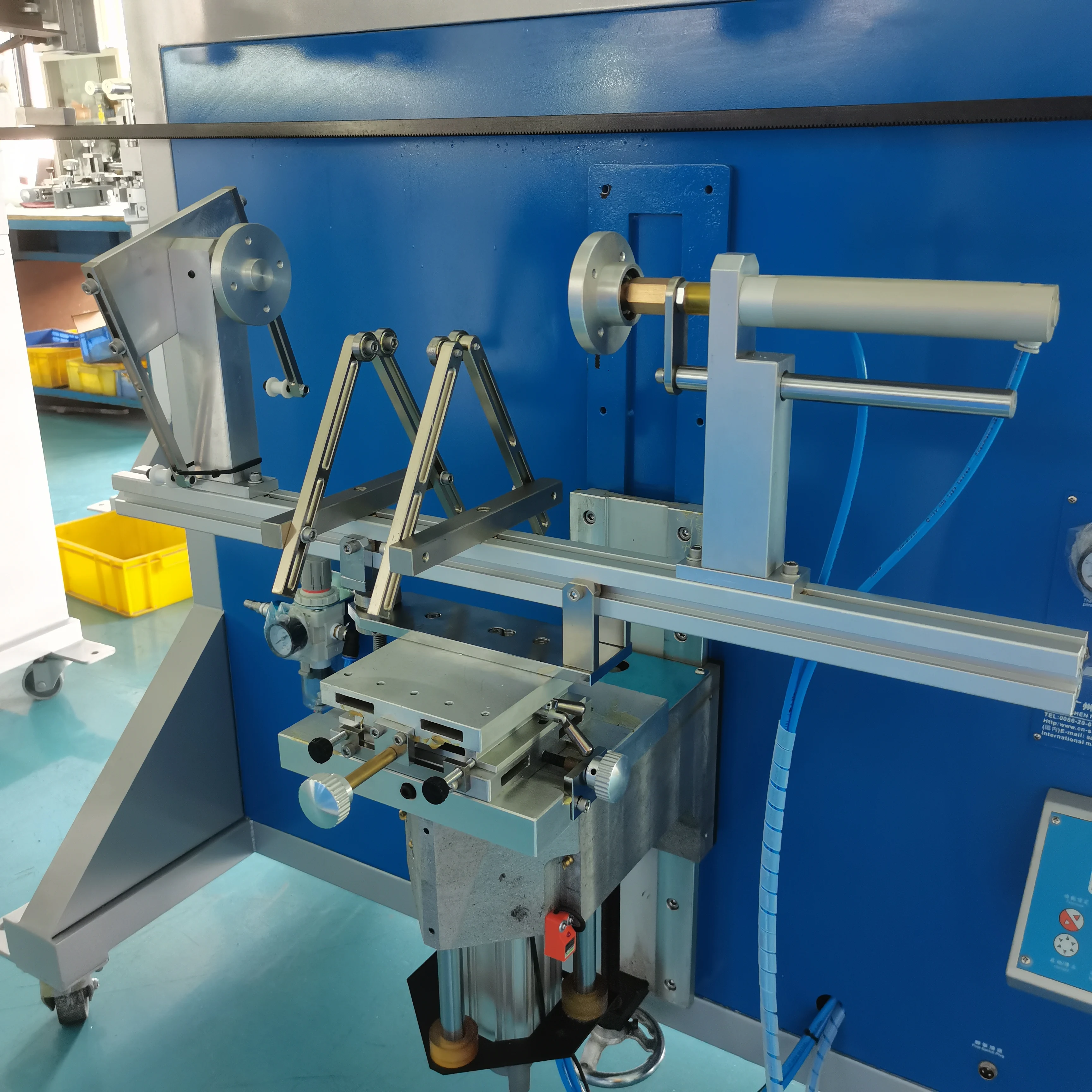 Semi-Automatic Screen Printing Machine with 220V Power and 1030x400mm Printing Size for Plastic Containers