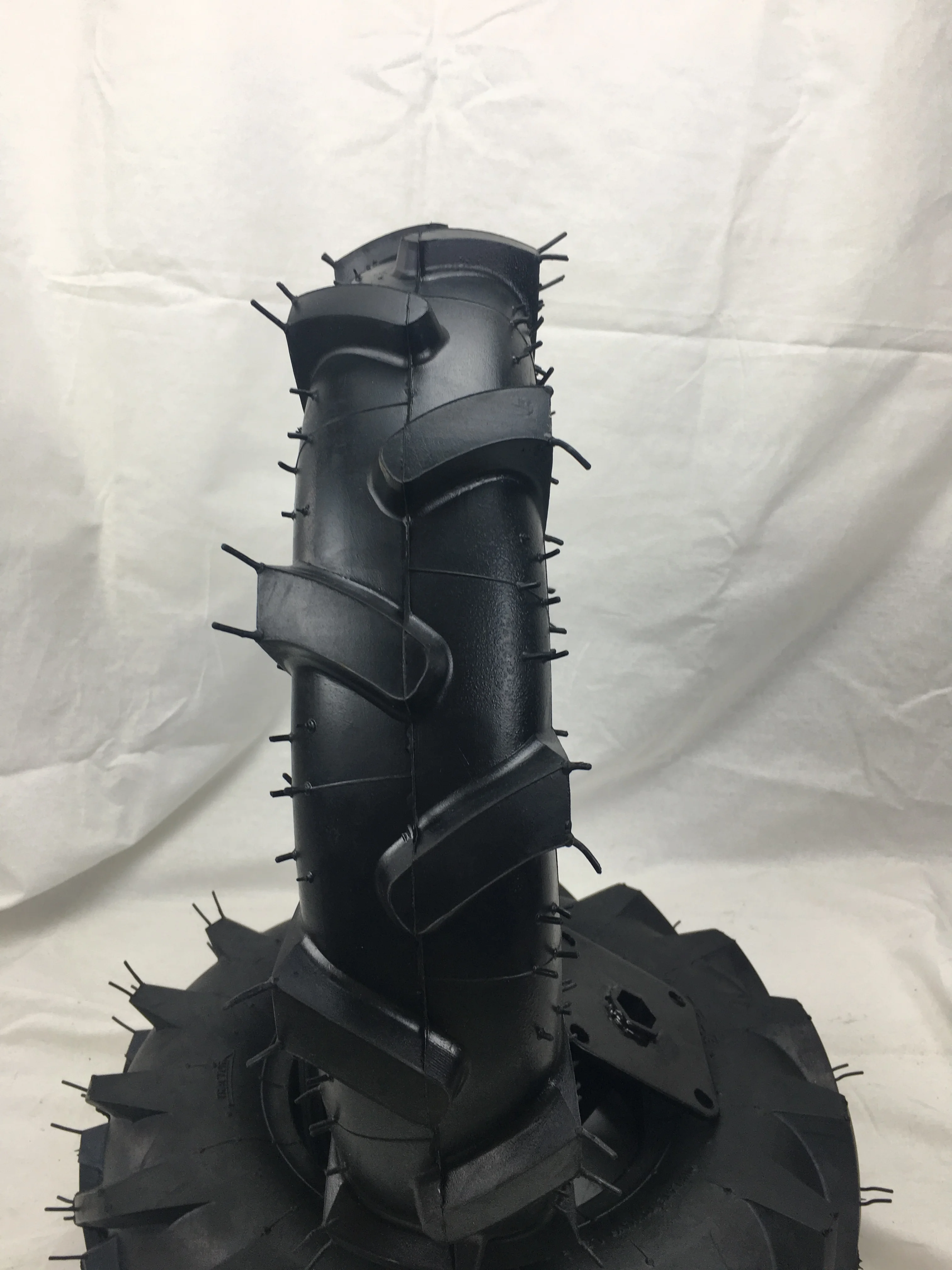 
 Китайская дешевая сельскохозяйственная Тракторная шина 4,00-10 с металлическим ободом для рынка России и Беларуси  