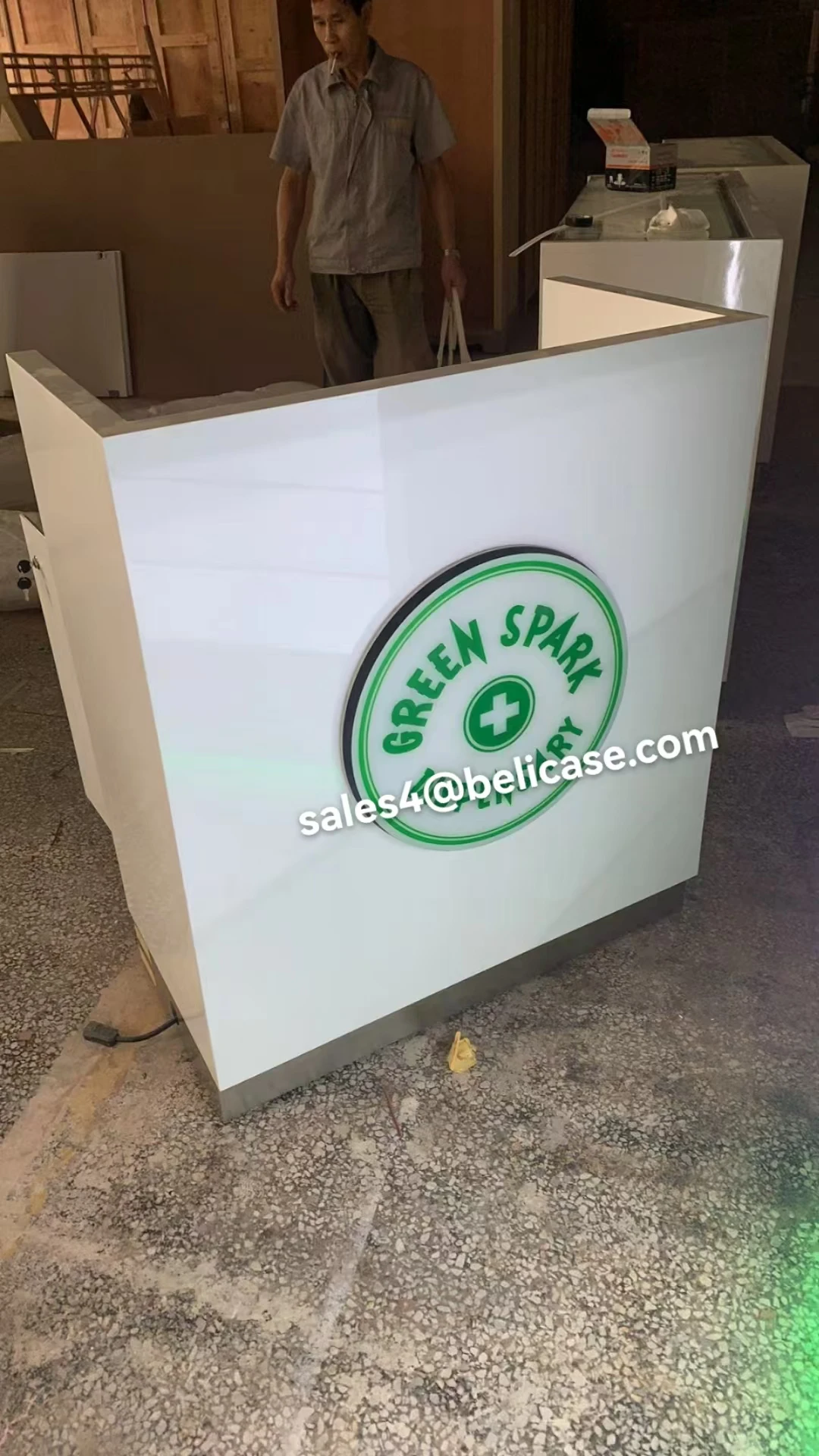 Customized Design Cash Counter for Retail Shop Small Cash Register Table with Front Logo Mobile Phone Store Checkout Counters
