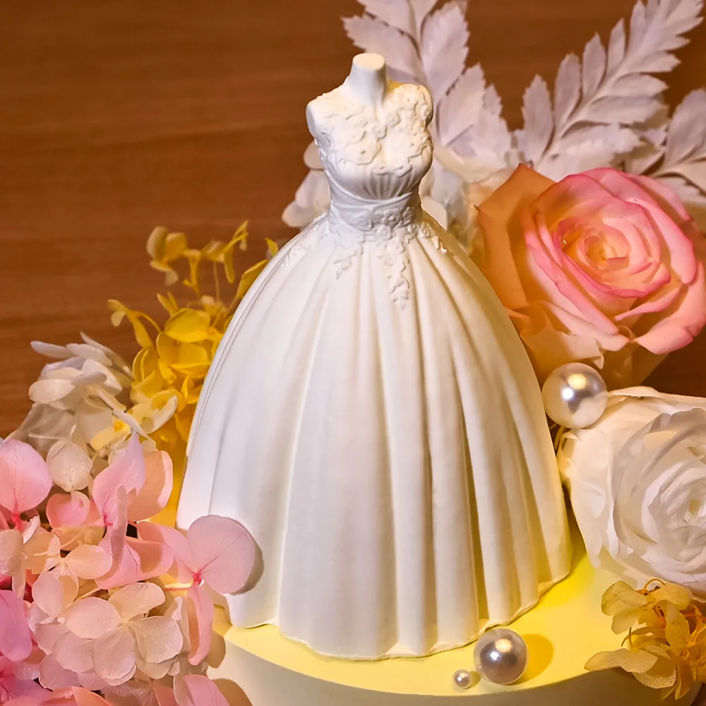 Handmade DIY 3D Wedding Dress Princess Gown Silicone Mold Baking & Scented Candle Plaster Mold Cake Decoration Tool manufacture
