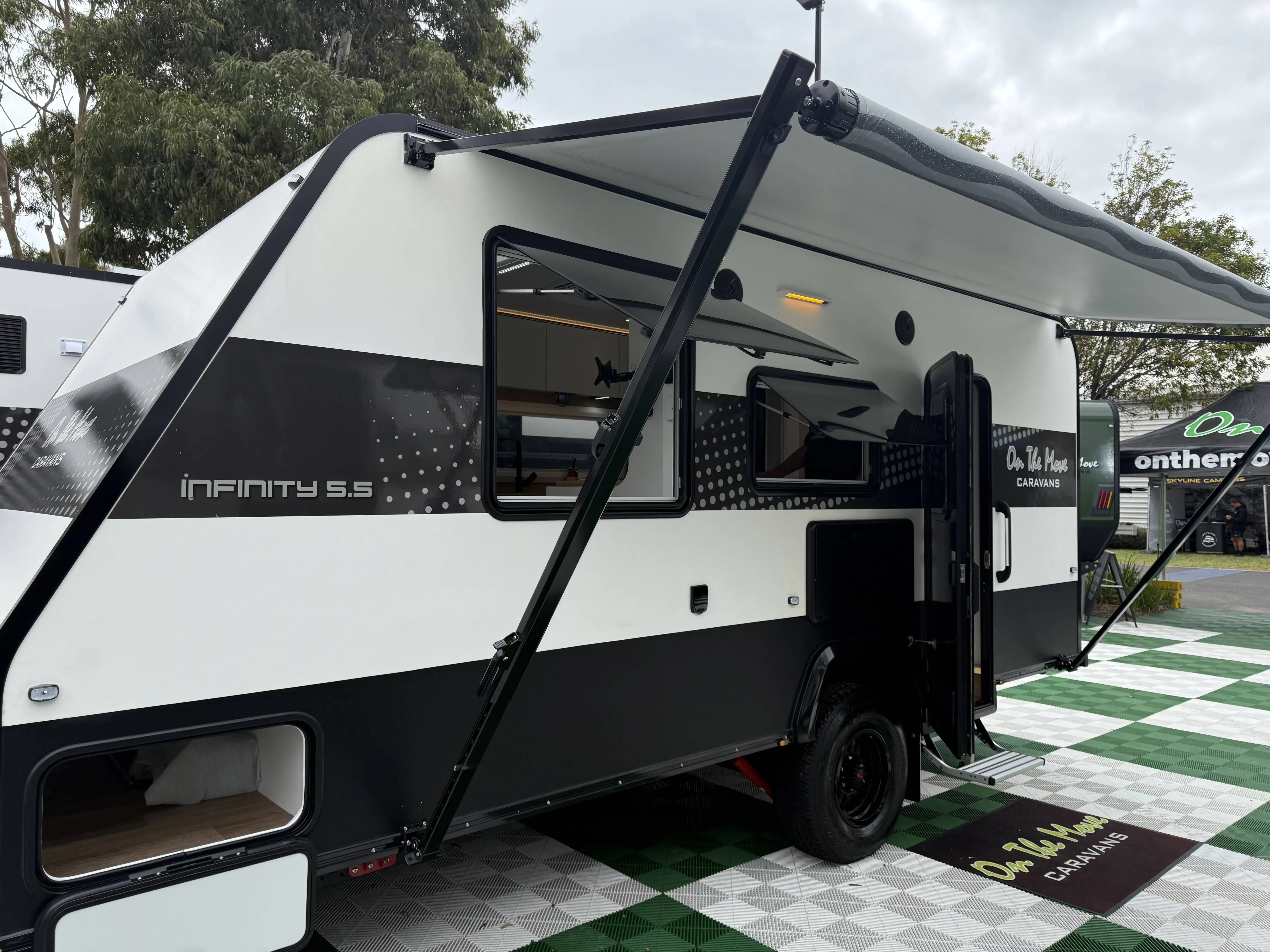 RV Extrapolated Window Aluminium - New Design Motorhome Blinds