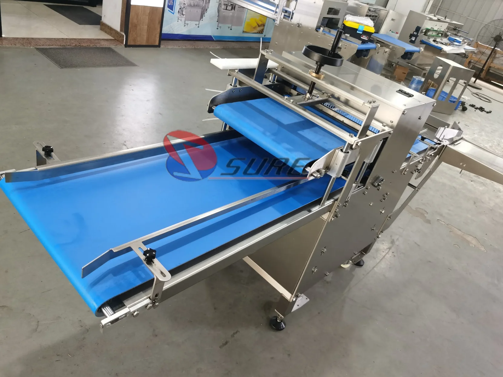 Cheese Board Bread Slicer Loaf Cutting Machine Bread Slicer Machine for Bakery Hot Dog Bun Bread Slicer