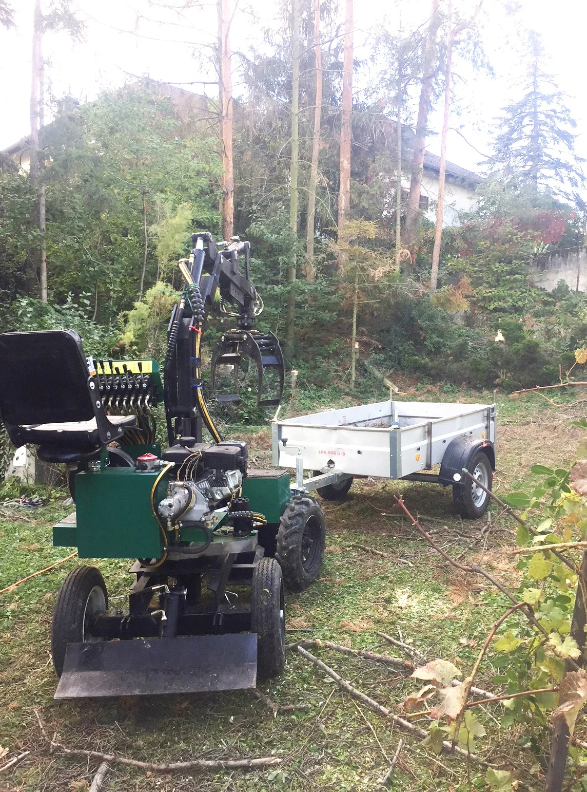 0.55T Mini Small Home Use Garden Trench Digger with Bucket and Wood Grabber for Farm Machinery