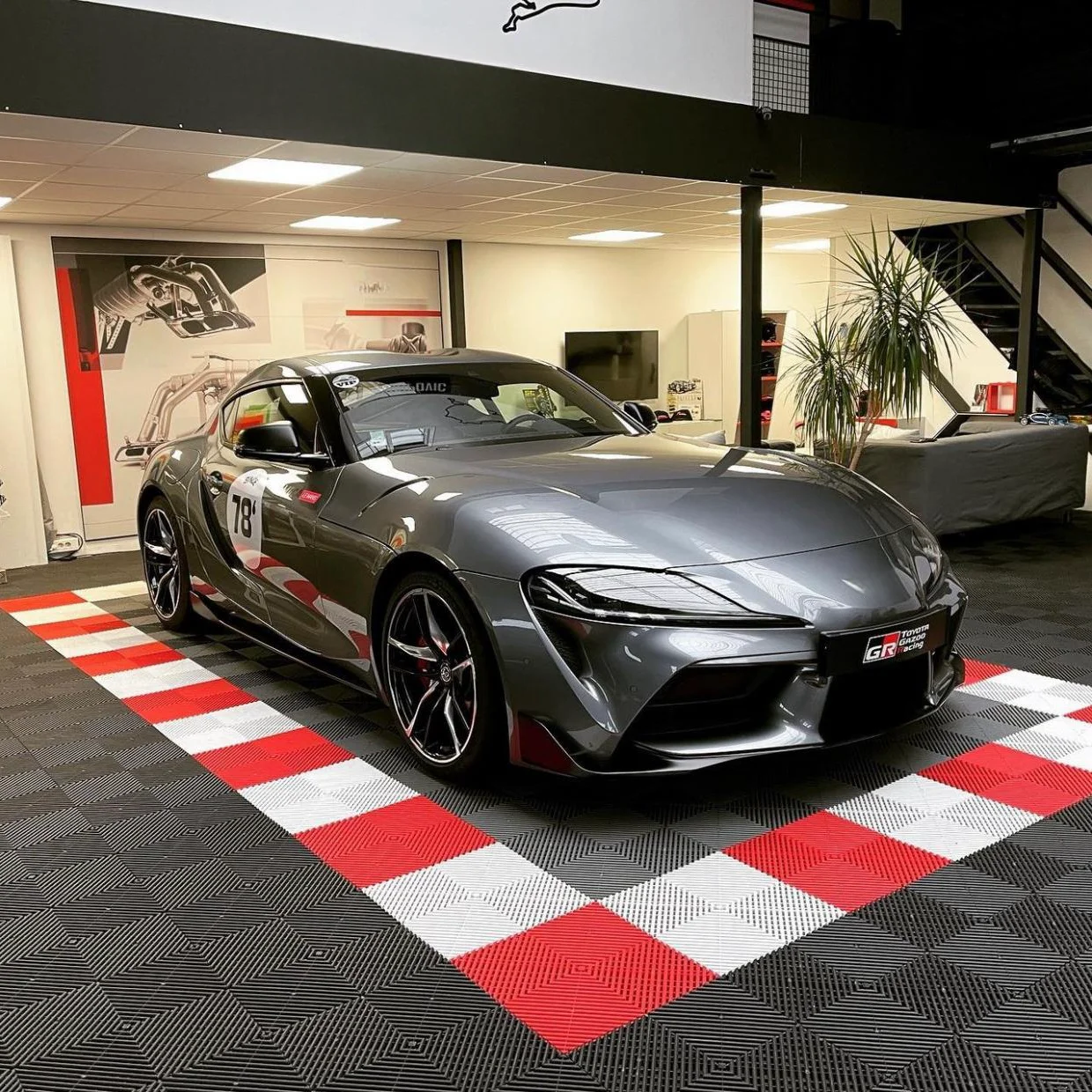Durable Event Floor Polypropylene Plastic Flooring Garage Tiles Interlocking Mats for Auto Detailing and 4s Car Wash Shop