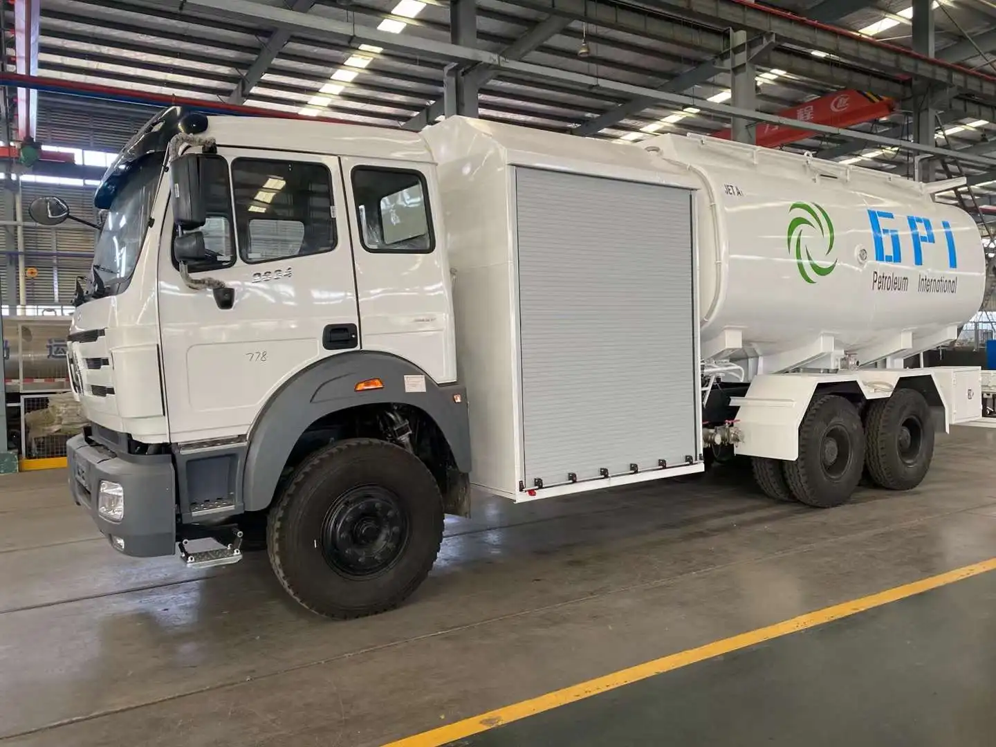 product dongfeng factory price 25000 liter diesel tanker truck 8x4 drive wheel aircraft refueling jet fuel trucks with oil storage core-5
