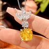 Colgante de diamante amarillo talla "Flor de Hielo" con cadena de eslabones.