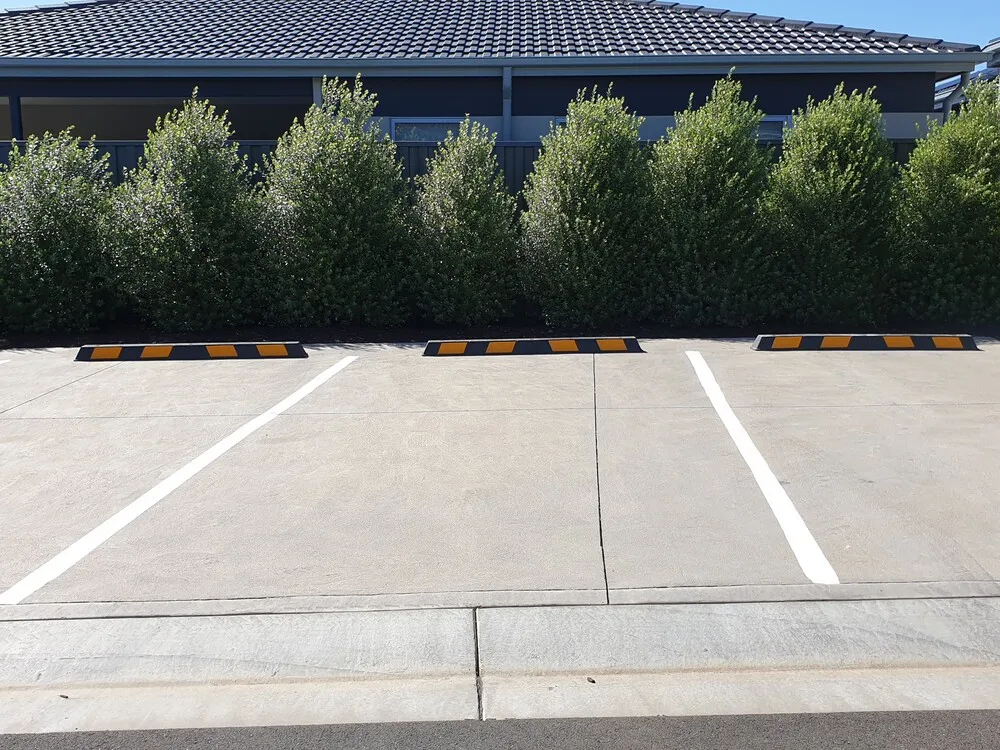 OEM Australian Standard Durable Rubber Parking Curbs Truck Car Stopper Wheel Block Stop for Parking manufacture