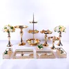 Un set da dieci pezzi 01