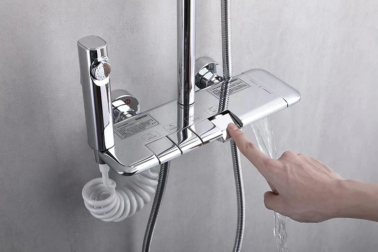 Piano Key Rainfall Juego de columna de ducha termostática Baño