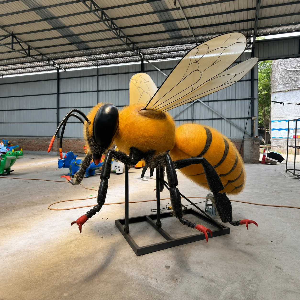 Dino City Realistic Life Size Silicone Steel Animatronic Busy Bee Animal Model for Indoor Outdoor Use