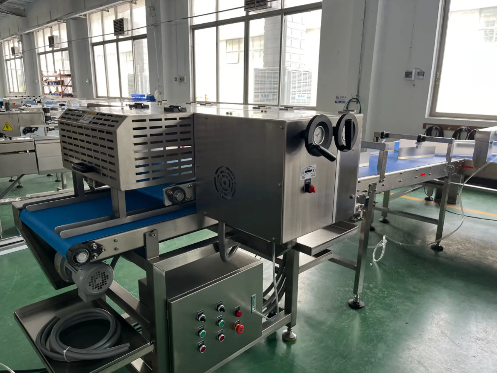 Ruipuhua Automatic Quick Frozen Food Burger Cutting Machine Cutter Packing Machinery for Bread Bun Hamburger