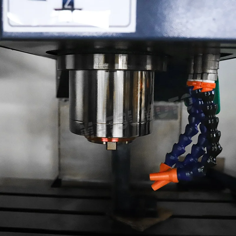 Small Vertical CNC Machining Center 3 Axis XH7124/XH7126 Heavy Duty Milling Machine BT40 Spindle Competitive Price XK7126 Model