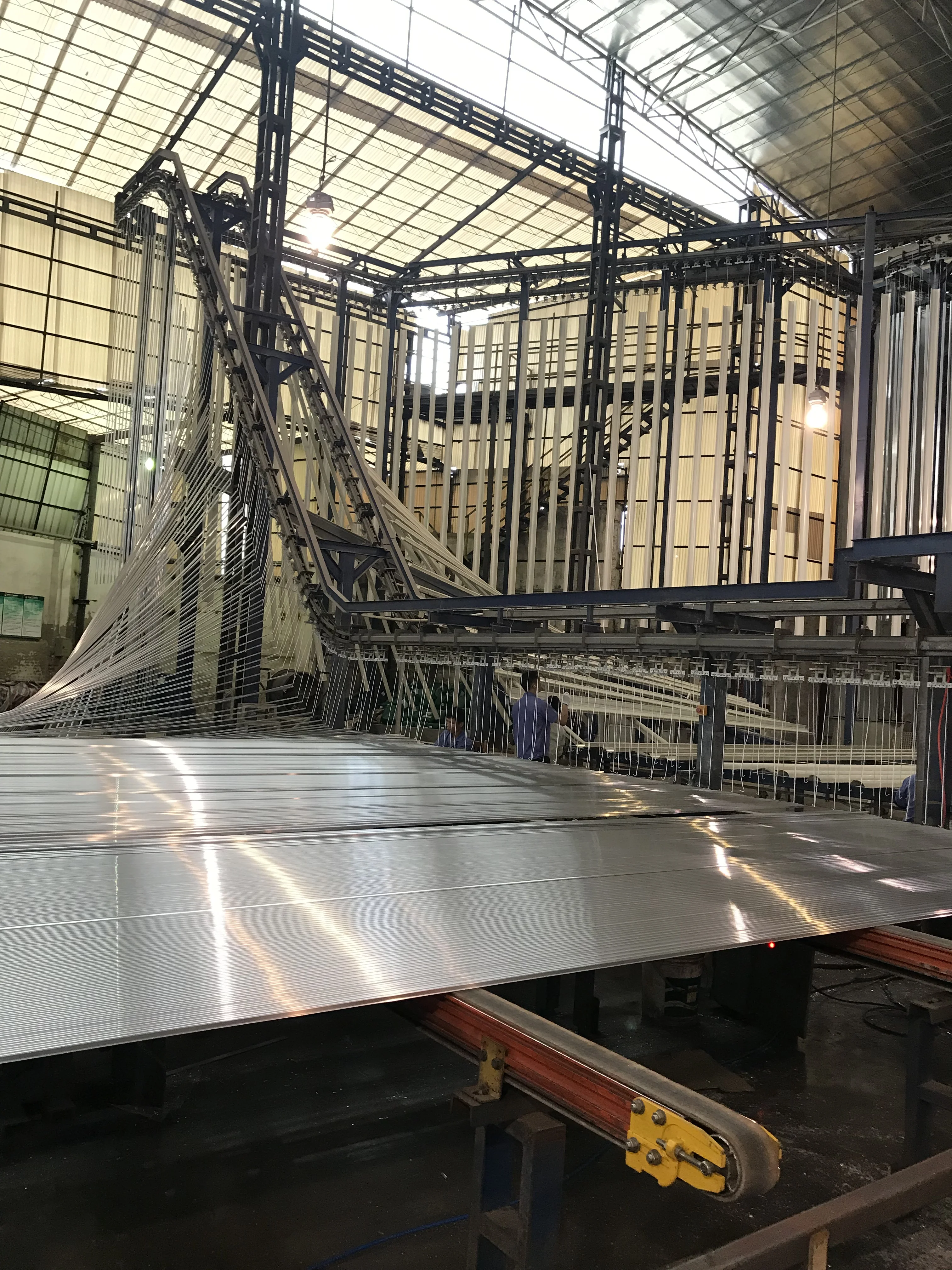 Full Automatic Powder Coating Machine Vertical Aluminum Profile Powder Coating Production Line and Spray Booth