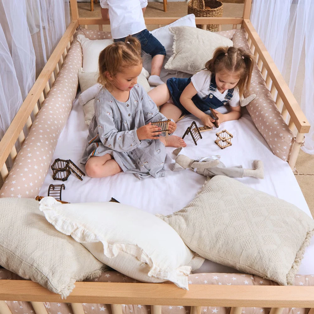 Bedroom Full Size Wooden Kids Teens Toddler Cabin Daybed Twin Modern European Floor Platform Bed Fence Guardrails Door School