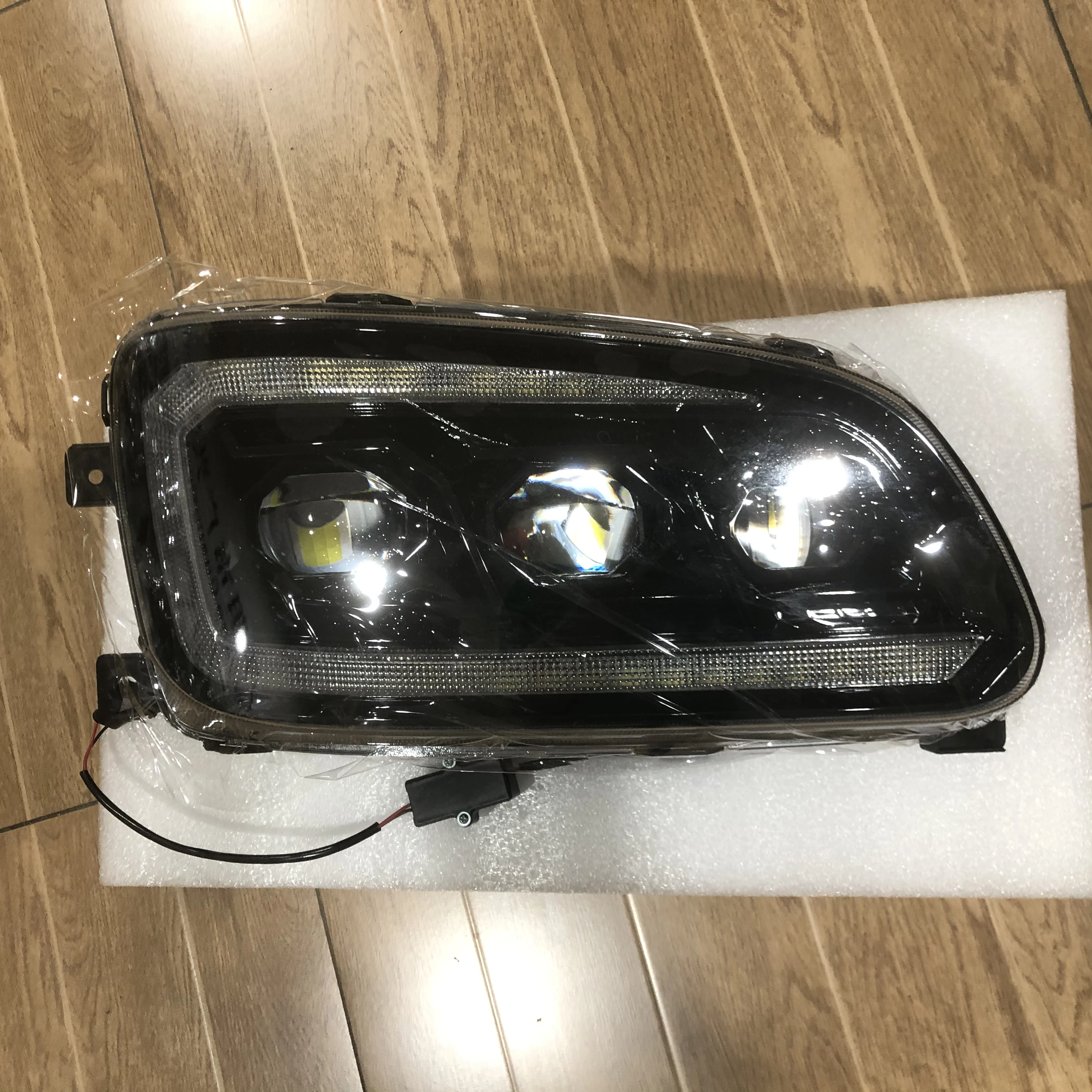 Japanese Truck HIN 500/700 Original Three -lens Exclusive Headlamps(black)